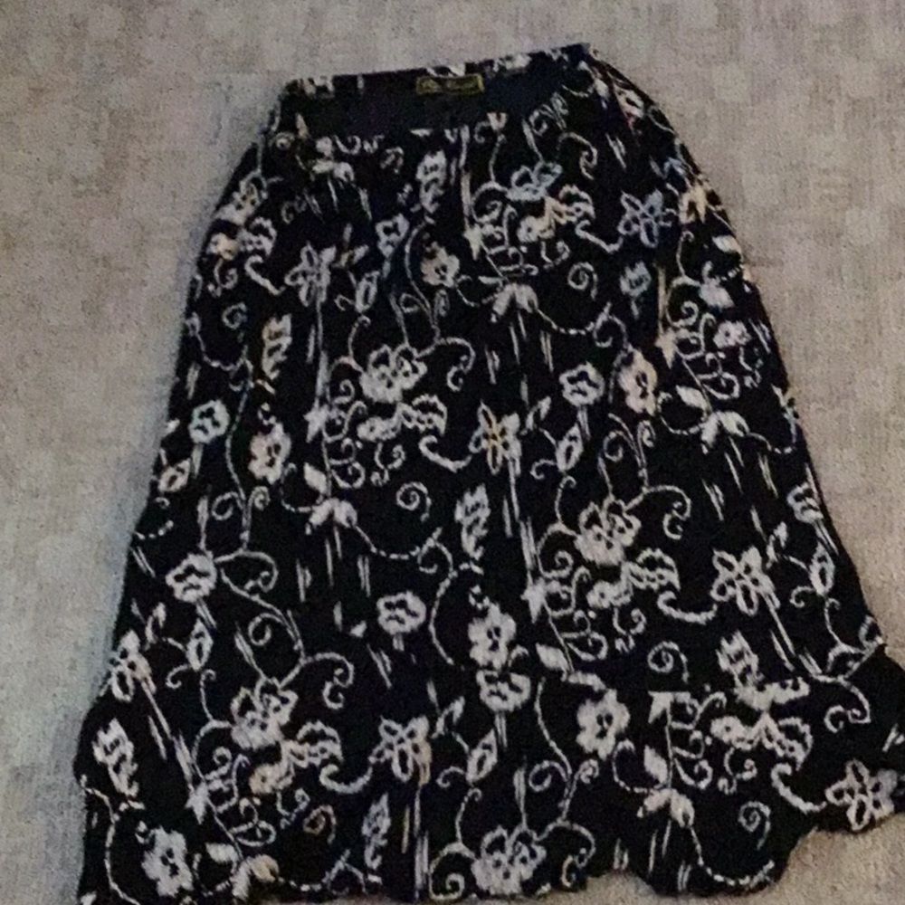 Mirasol Black/Cream Lined Skirt Size Lg
